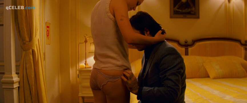1. Natalie Portman nude – Hotel Chevalier (2007)