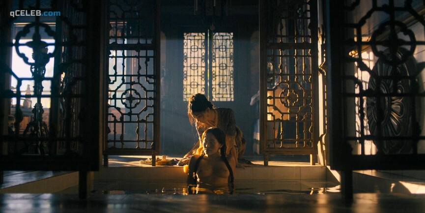 3. Esther Low nude – Marco Polo s02e05 (2016)