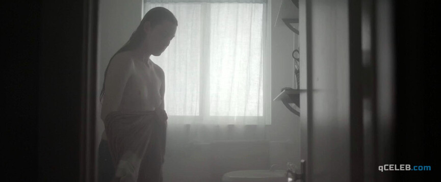 3. Sarah Hagan nude – Sun Choke (2015)