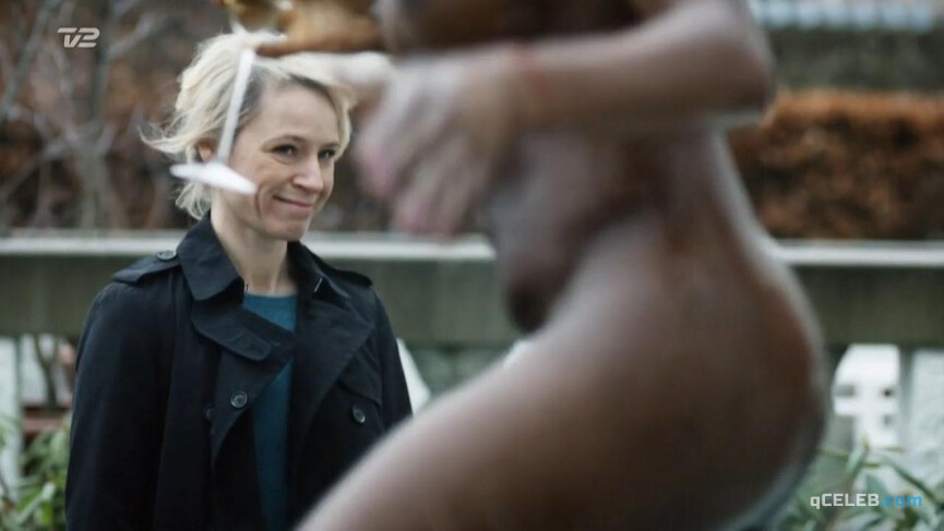 2. Kadija Jallohict nude, Wankjiku Seest nude – Dicte s02e01-03 (2014)