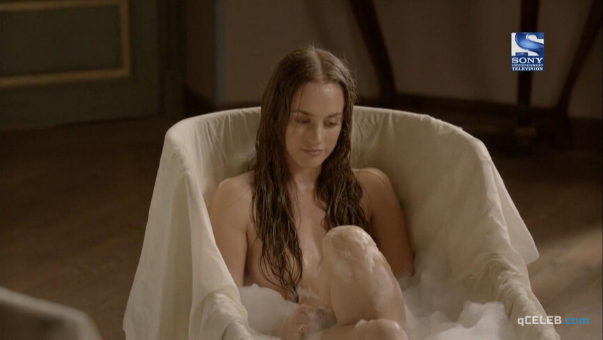 2. Adriana Torrebejano nude, Silvia Alonso nude – Tierra de lobos s02e11 (2011)