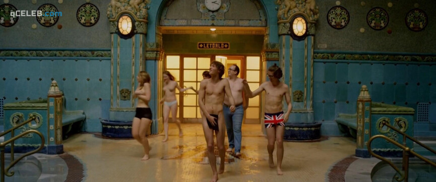 3. Victoire Gonin-Labat nude, Magdalena Korpas sexy – The Tournament (2015)