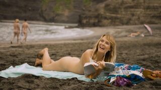 Emma Leonard nude – 800 Words s02e02 (2016)