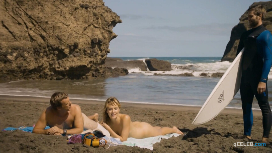 2. Emma Leonard nude – 800 Words s02e02 (2016)