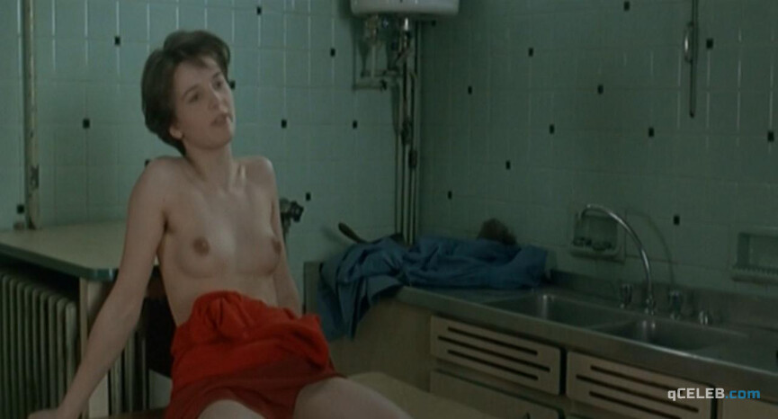 1. Juliette Binoche nude – Rendez-vous (1985)