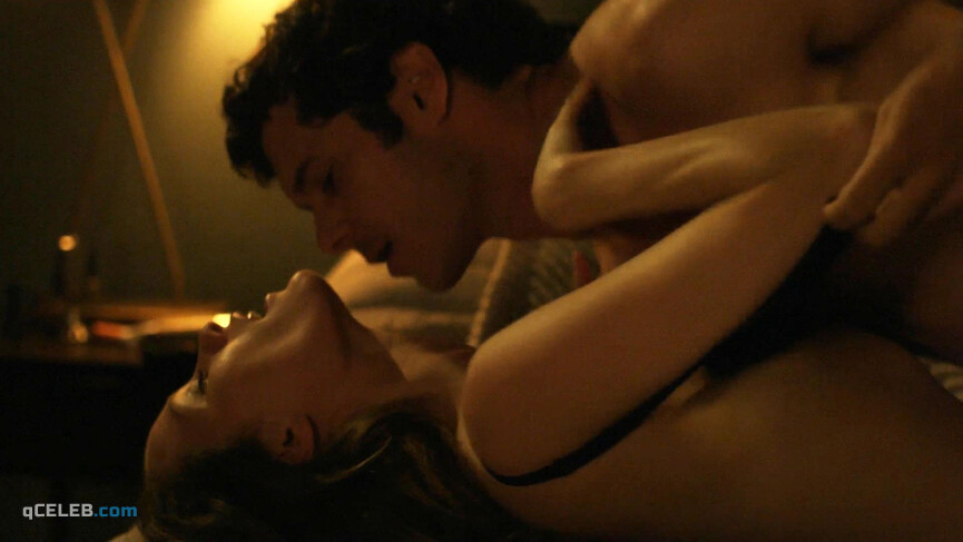 1. Ashley Hinshaw sexy – StartUp s01e03 (2016)