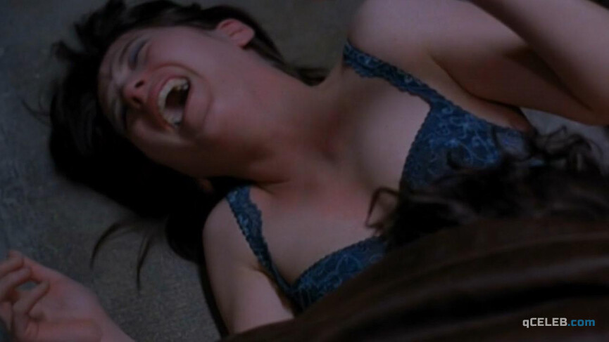 2. Florence Loiret Caille nude – Trouble Every Day (2001)