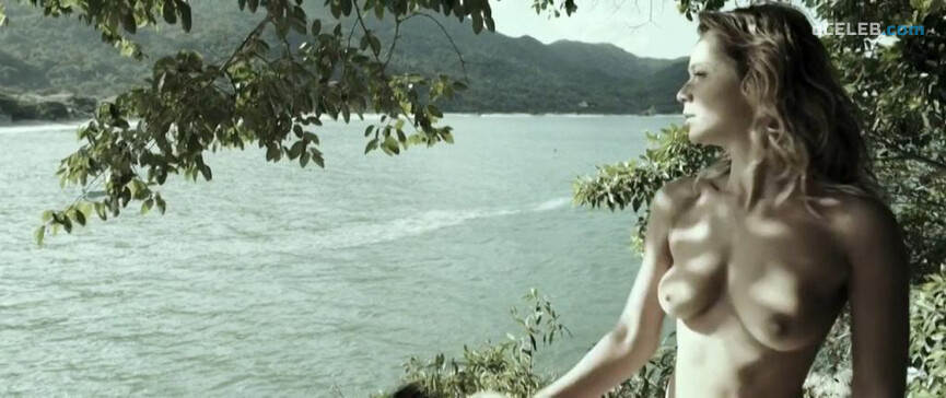 1. Mariana Ximenes nude, Claudia Ohana nude – Zoom (2015)