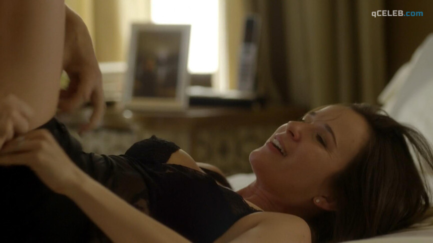 2. Claire Van Der Boom sexy – Game of Silence s01e01 (2016)