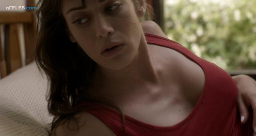3. Lizzy Caplan sexy – Save the Date (2012)
