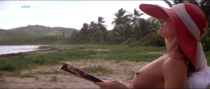 3. Rene Russo nude – The Thomas Crown Affair (1999)