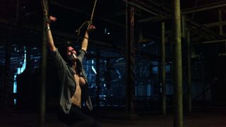 Alexandra Daddario sexy – Texas Chainsaw 3D (2013)