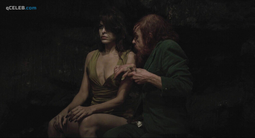2. Eva Mendes sexy – Holy Motors (2012)