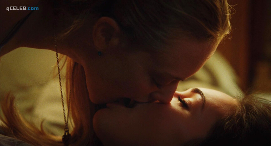 3. Megan Fox sexy, Amanda Seyfried sexy – Jennifer's Body (2009)