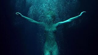 Rebecca Romijn nude – Femme Fatale (2002)