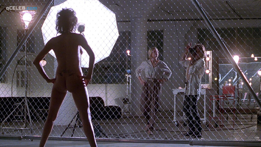 2. Angelina Jolie nude, Elizabeth Mitchell nude – Gia (1998)