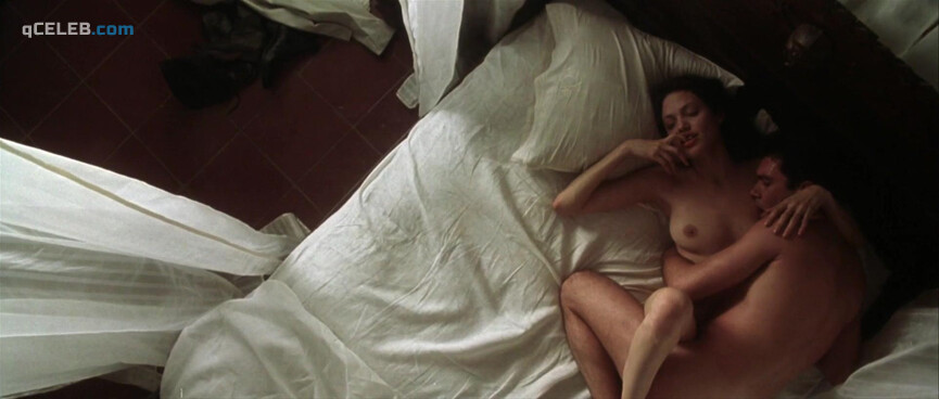 3. Angelina Jolie nude – Original Sin (2001)