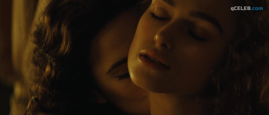 3. Keira Knightley nude, Hayley Atwell sexy – The Duchess (2008)