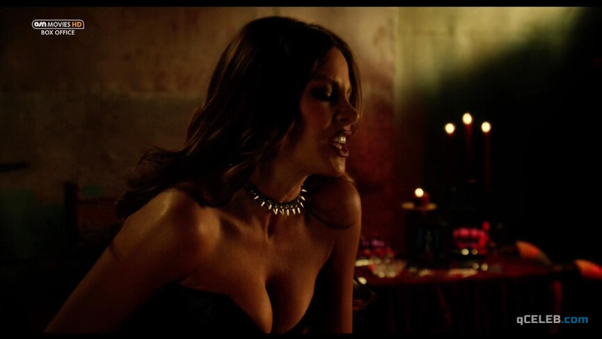1. Sofia Vergara sexy, Alexa Vega sexy – Machete Kills (2013)