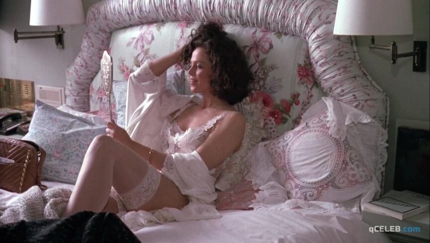 1. Sigourney Weaver sexy – Working Girl (1988)