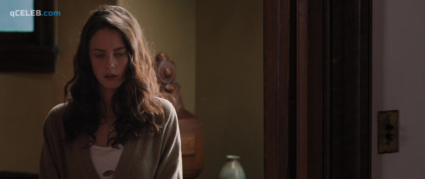 10. Jessica Biel sexy, Kaya Scodelario sexy – The Truth About Emanuel (2013)