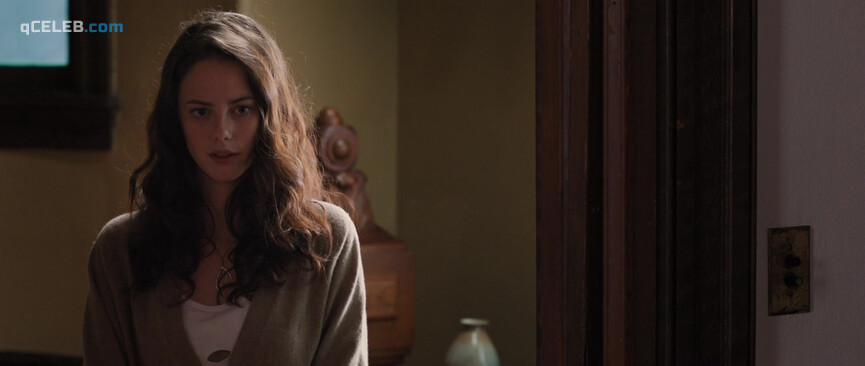 11. Jessica Biel sexy, Kaya Scodelario sexy – The Truth About Emanuel (2013)