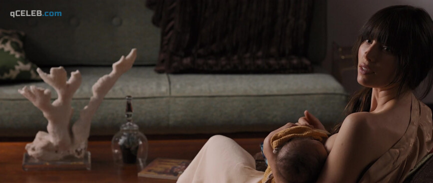 16. Jessica Biel sexy, Kaya Scodelario sexy – The Truth About Emanuel (2013)