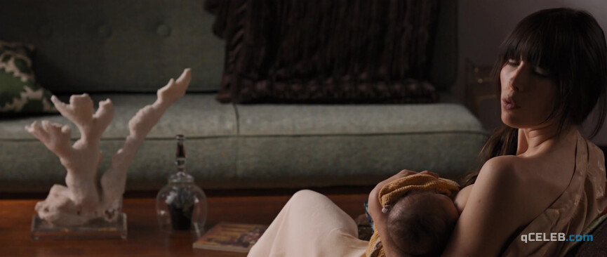 18. Jessica Biel sexy, Kaya Scodelario sexy – The Truth About Emanuel (2013)