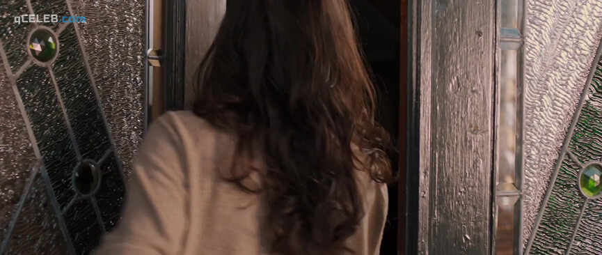 2. Jessica Biel sexy, Kaya Scodelario sexy – The Truth About Emanuel (2013)