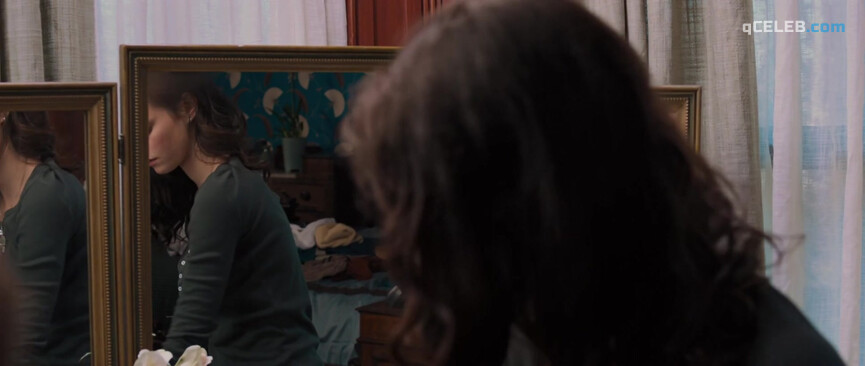 30. Jessica Biel sexy, Kaya Scodelario sexy – The Truth About Emanuel (2013)