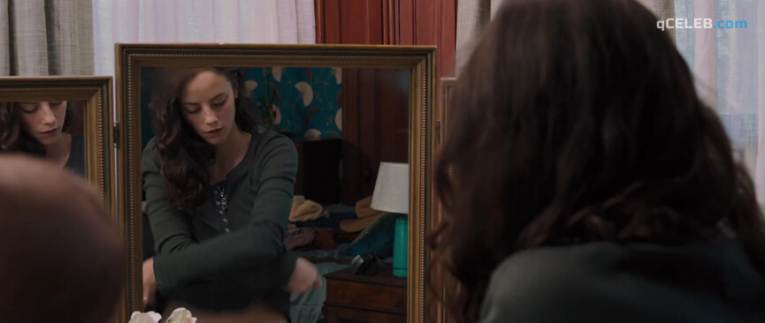 31. Jessica Biel sexy, Kaya Scodelario sexy – The Truth About Emanuel (2013)