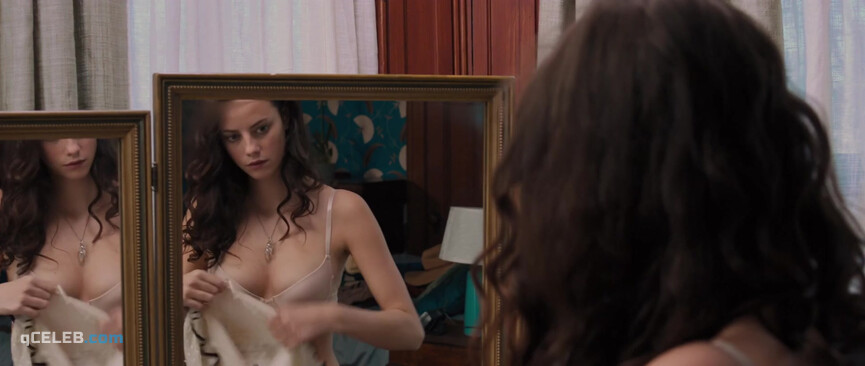 38. Jessica Biel sexy, Kaya Scodelario sexy – The Truth About Emanuel (2013)