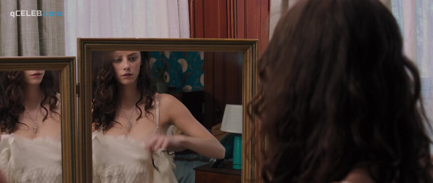 39. Jessica Biel sexy, Kaya Scodelario sexy – The Truth About Emanuel (2013)