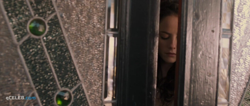 4. Jessica Biel sexy, Kaya Scodelario sexy – The Truth About Emanuel (2013)