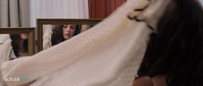 40. Jessica Biel sexy, Kaya Scodelario sexy – The Truth About Emanuel (2013)