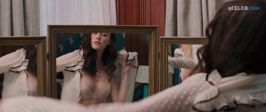 41. Jessica Biel sexy, Kaya Scodelario sexy – The Truth About Emanuel (2013)