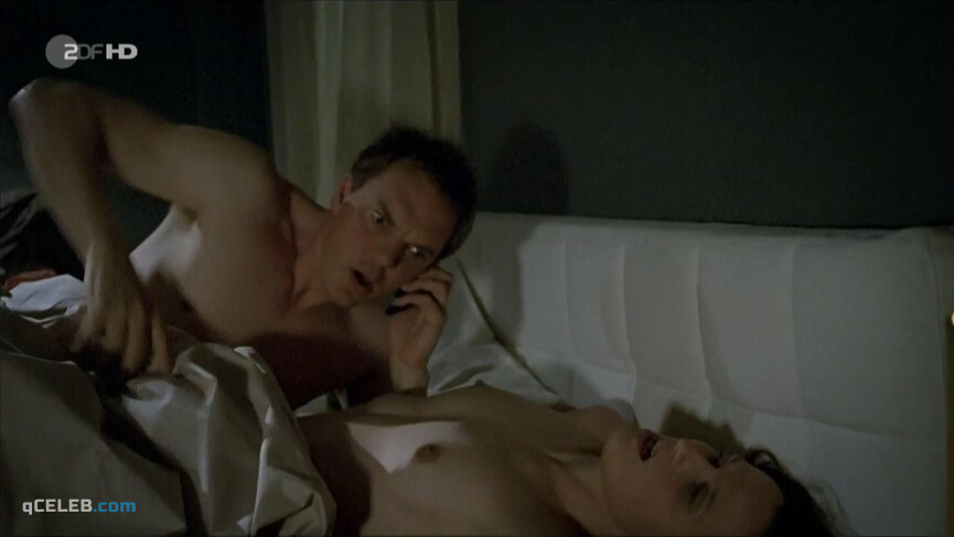 3. Suzanna Dilber nude – Der Kommissar und das Meer s01e10 (2011)