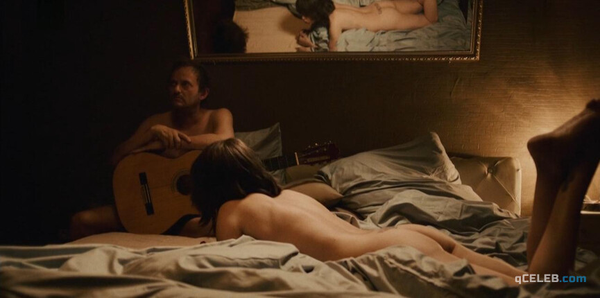 1. Anna Thalbach nude – Wir sind die Rosinskis (2016)