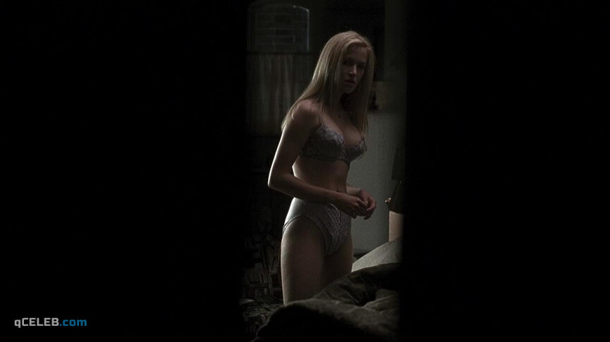 3. Lori Heuring nude – True Blue (2001)