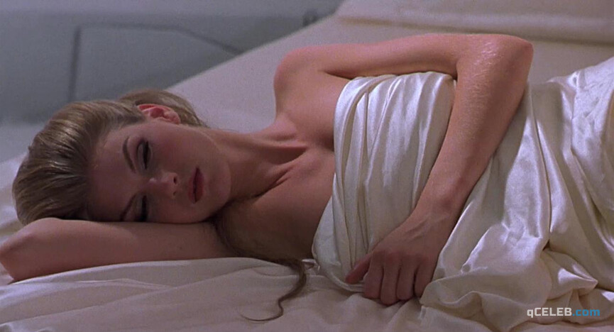 2. Elodie Bouchez nude, Angela Lindvall sexy – CQ (2001)
