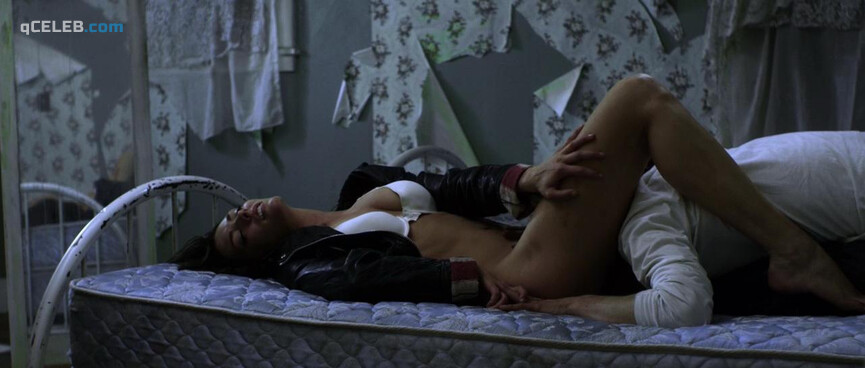 2. Taylor Cole nude, Rumer Willis sexy – The Ganzfeld Haunting (2014)