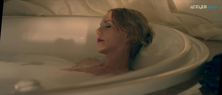 2. Julia Dietze nude – Bullet (2014)