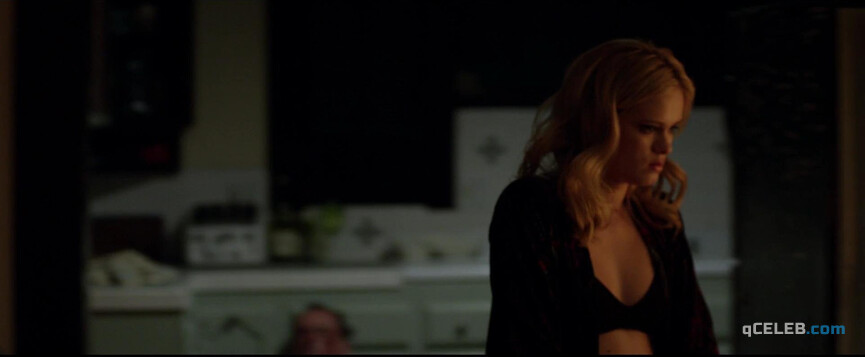 3. Amanda Fuller nude, Sara Paxton sexy – Cheap Thrills (2013)