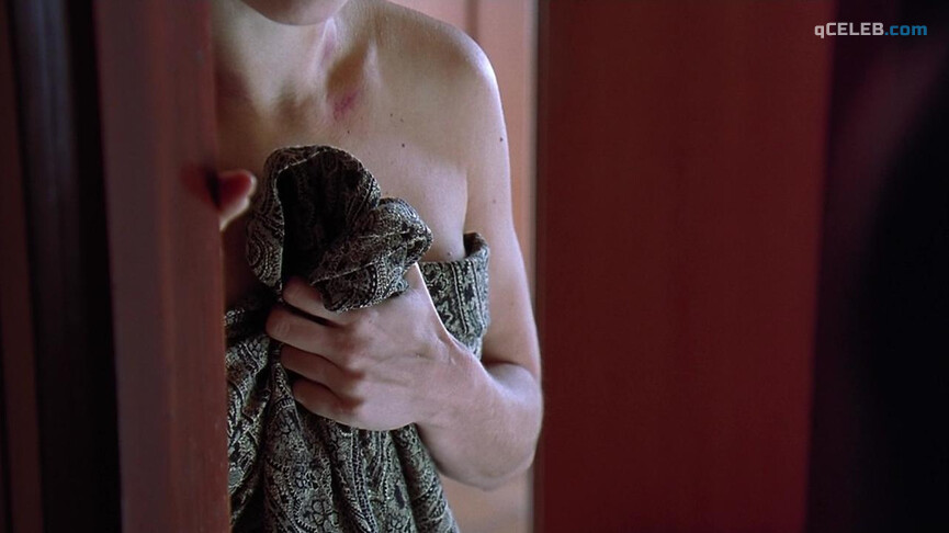 3. Rachel Weisz nude – Beautiful Creatures (2000)