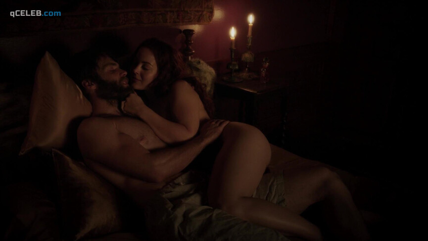 1. Azure Parsons sexy, Janet Montgomery sexy – Salem s01e02 (2014)