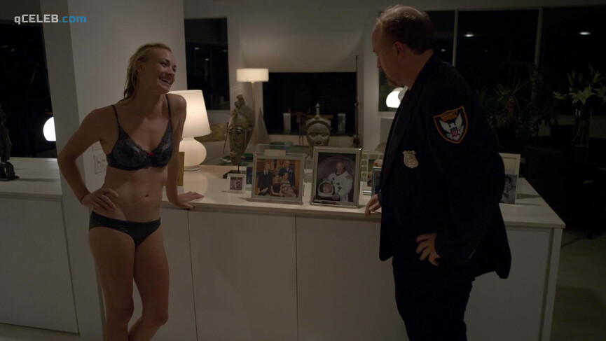 2. Yvonne Strahovski sexy – Louie s04e02 (2014)