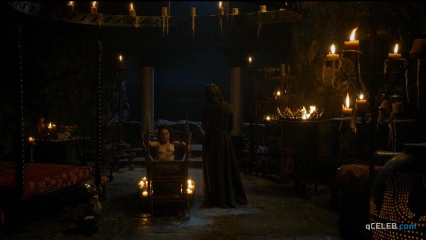 2. Carice Van Houten nude – Game of Thrones s04e07 (2014)