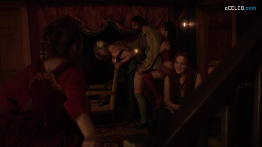 1. Azure Parsons sexy, Janet Montgomery sexy, Tamzin Merchant sexy – Salem s01e05 (2014)