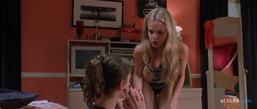 2. Mena Suvari nude – American Beauty (1999)