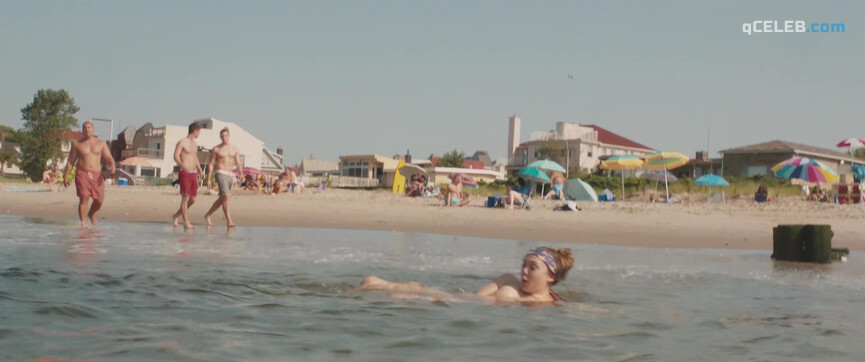 3. Elizabeth Olsen sexy, Dakota Fanning nude – Very Good Girls (2013)